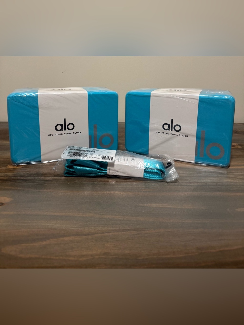 NWT ALO Yoga Bundle! Uplifting Yoga Blocks (2) & Yoga Strap/Mat Carrier, Aqua